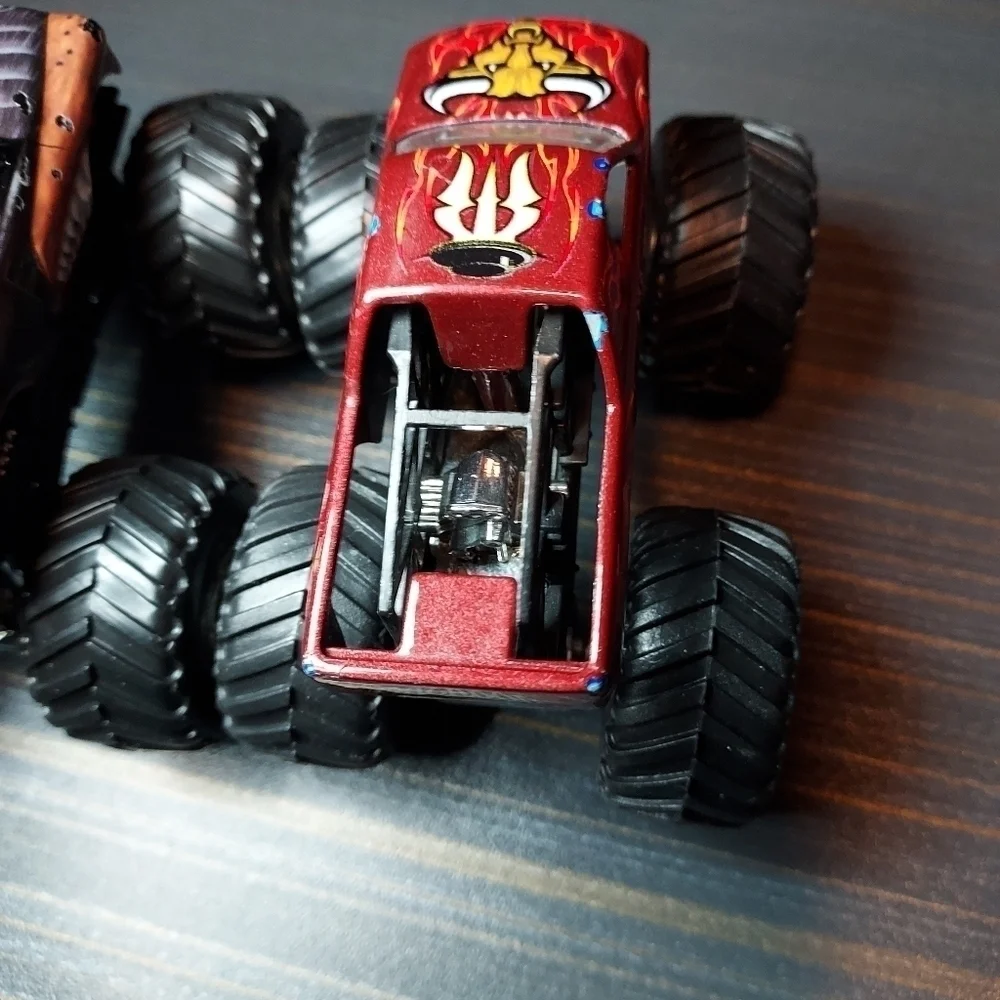 Hot Wheels Monster Jam Truck lot el matador and mutt Rottweiler